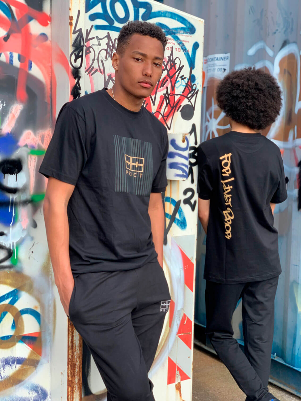 Tæt Skrivemaskine fysiker FOR LIVET BROR' T-Shirt With Front Box Logo - Black – 88PRJCT – Streetwear